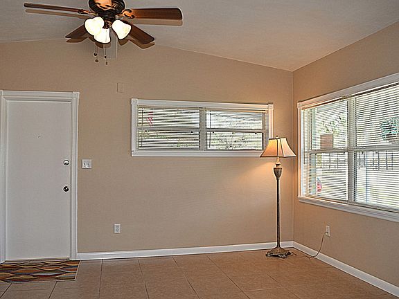 3rd image of 926 S Park Ave