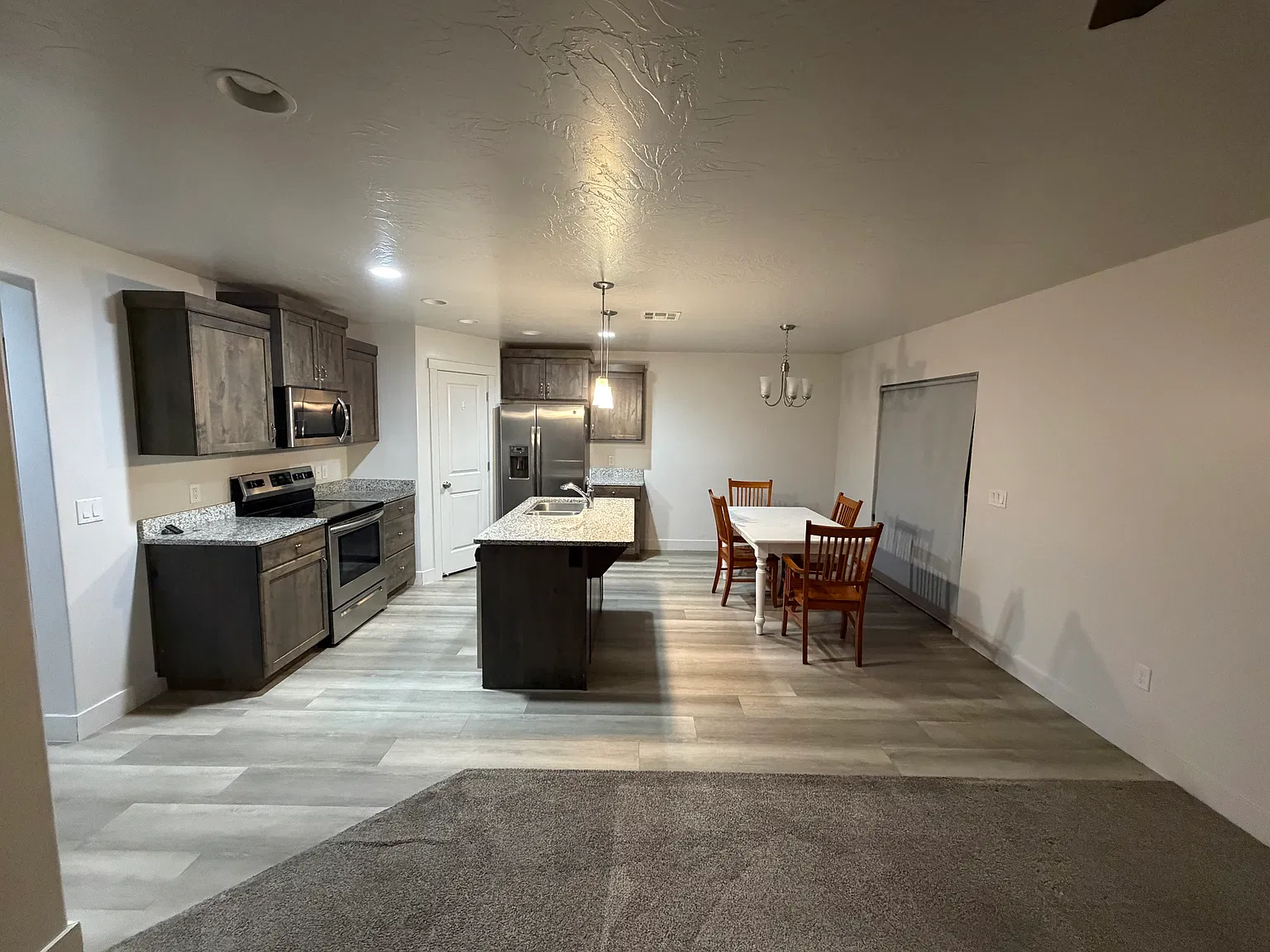 3 bed, 2.5 bath, 1644 sqft, $2,000 — Photo 1