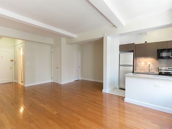 3rd image of 400 E 57th St APT 9E