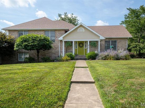 610 Deer Circle Dr, Carlyle, IL 62231