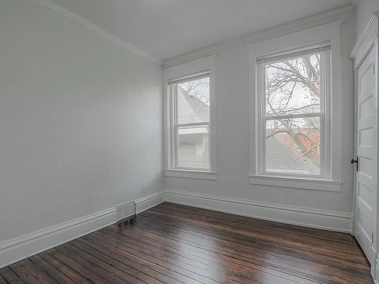 3226 E 11th St #B — Photo 6