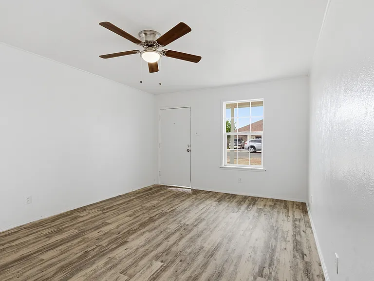 3811 Cedar Spring Dr — Photo 9