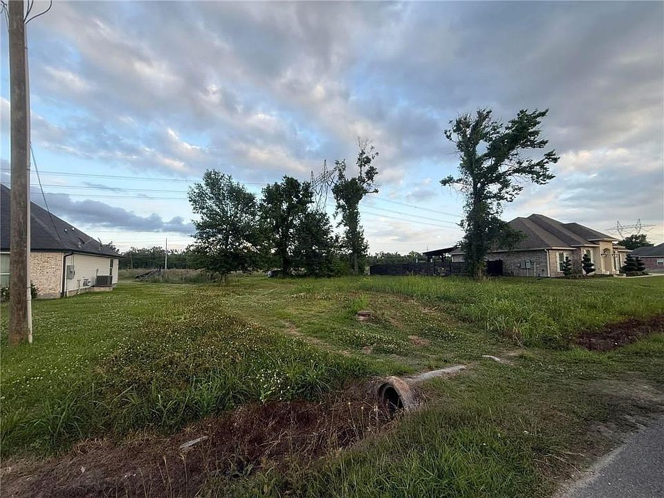 1st image of 864 Evangeline Rd