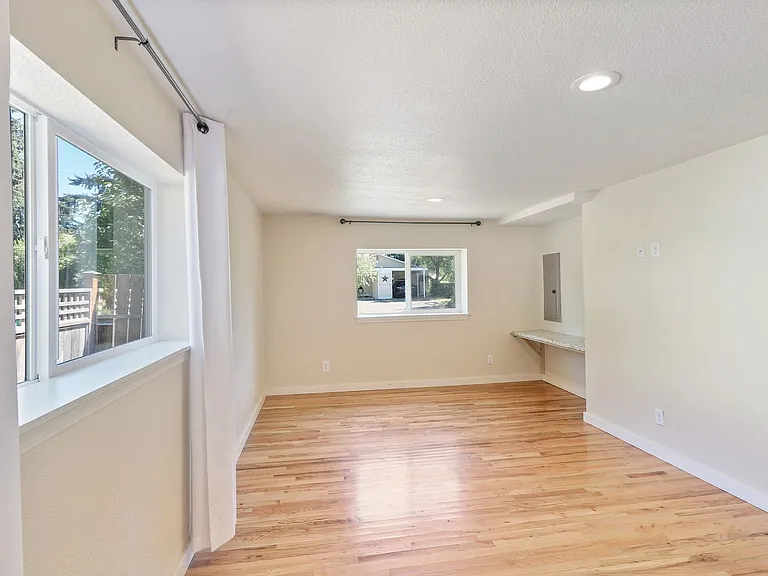 1321 Central St NE — Photo 9