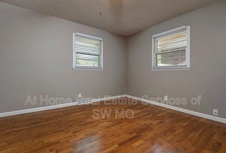 2425 S Dollison Ave — Photo 12