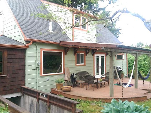 2nd image of 617 Thomas St NW