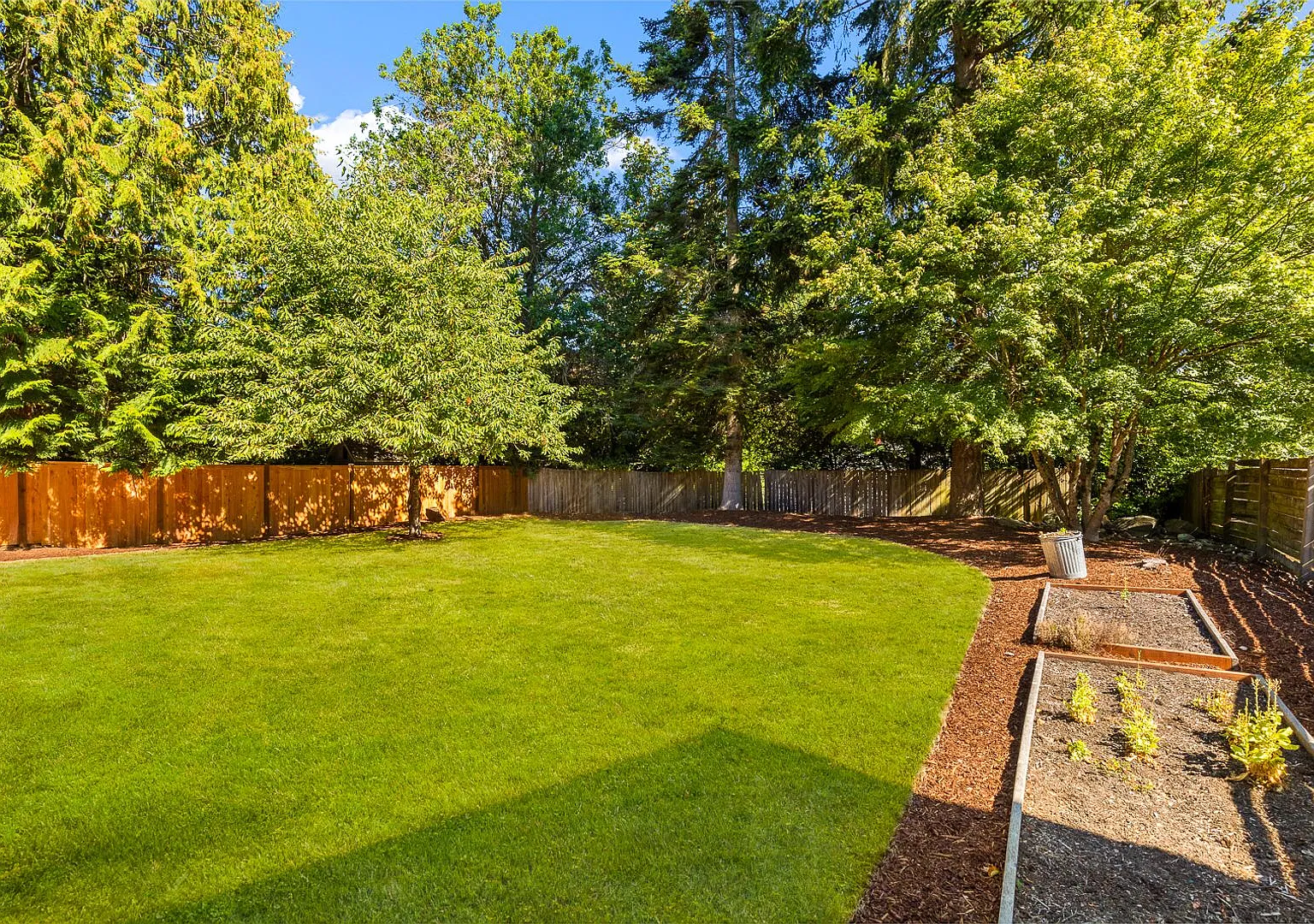Shoreline 4 Bedroom Beautiful Gardens — Photo 3