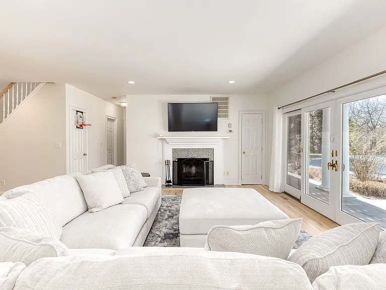 6 Little Ct — Photo 25