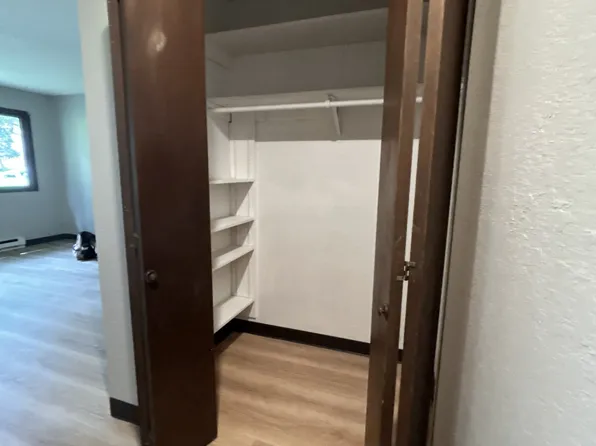 522 Oak Ave, Hinckley, MN