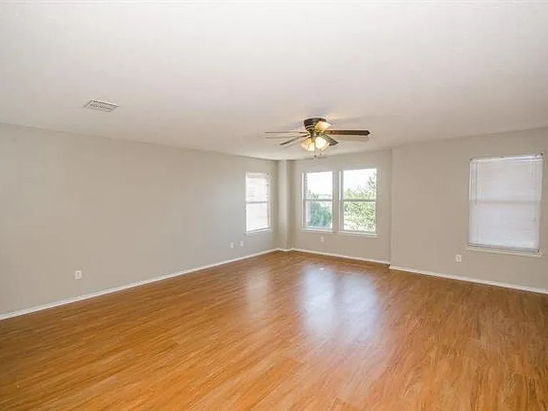 2152 Royal Acres Trl — Photo 9
