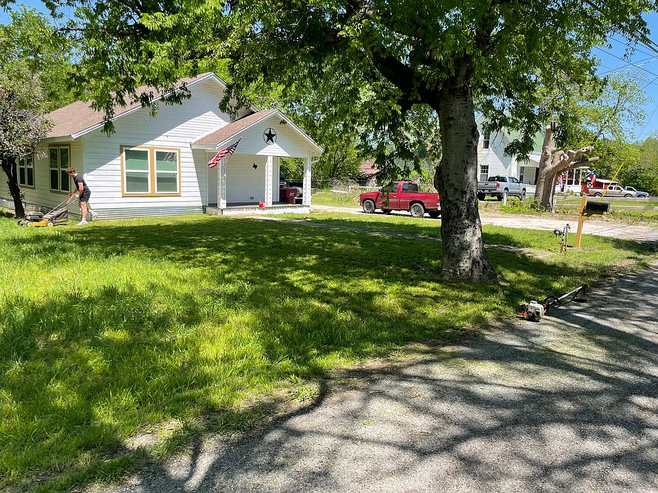 Spacious, shaded front yard! More photos to come!