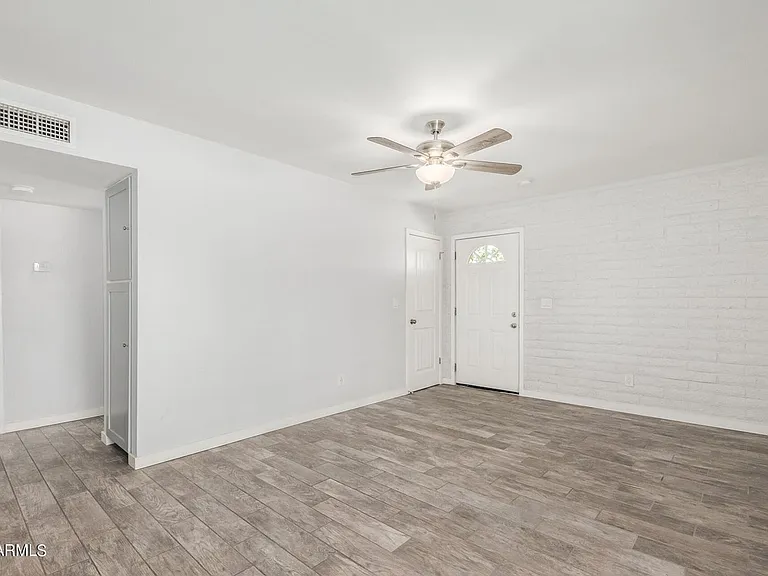 1118 S McClintock Dr — Photo 7