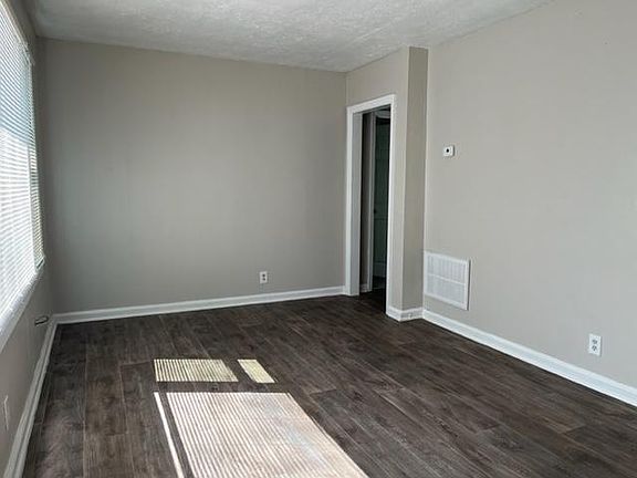 3rd image of 176 Stratford Dr NW