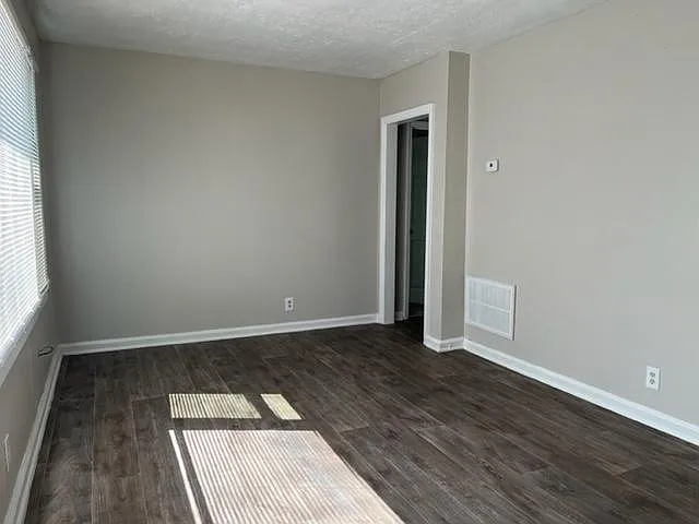176 Stratford Dr NW — Photo 3