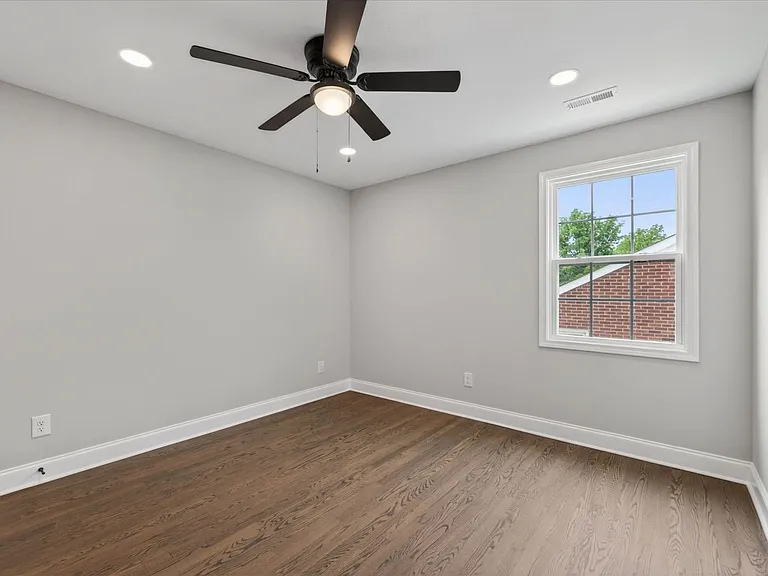 221 Clearview Dr — Photo 19