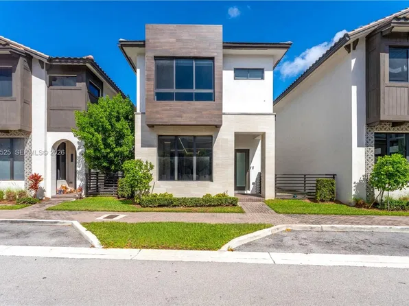 8061 NW 42nd St, Doral, FL 33166