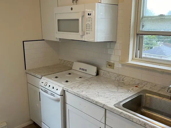 69 Ulster Ave APT 2R, Walden, NY 12586