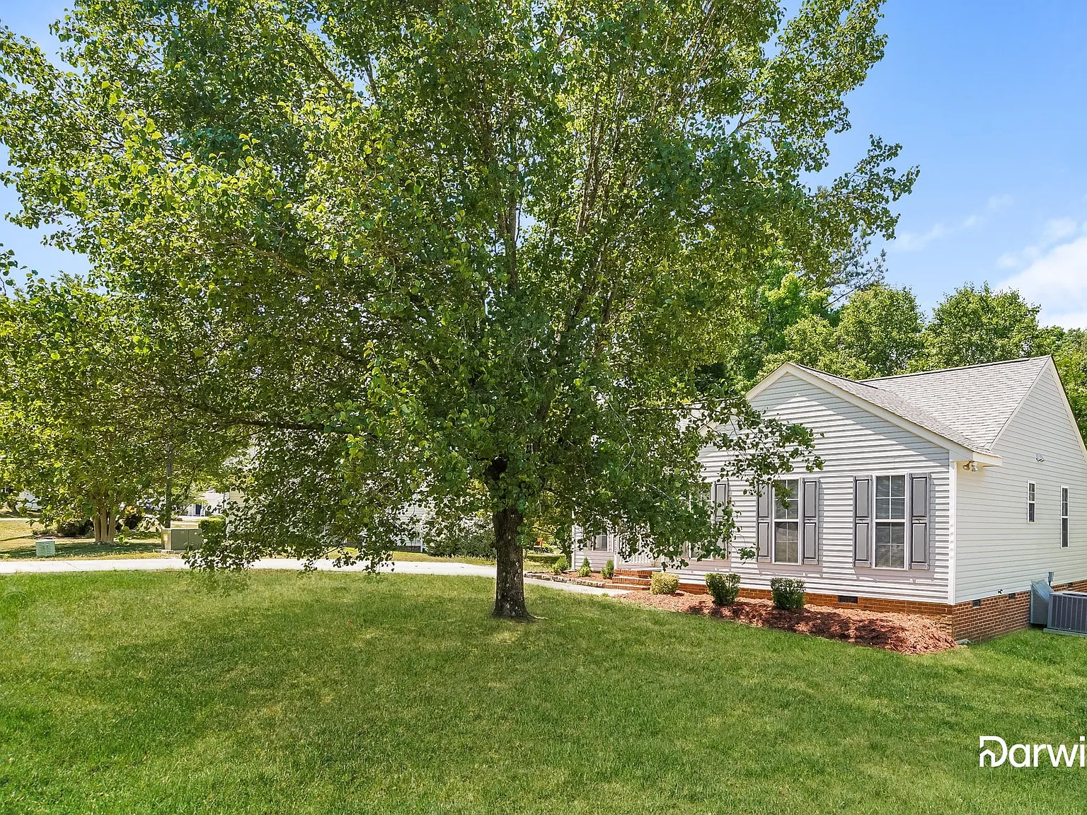 3 bed, 2.0 bath, 1154 sqft, $1,805 — Photo 2