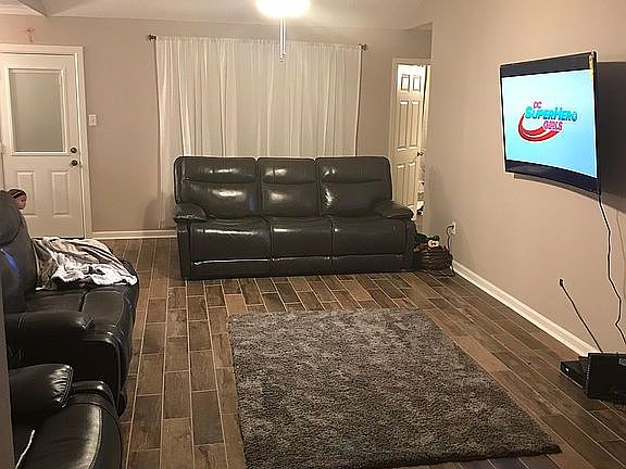 4th image of 5301 Lorraine Dr