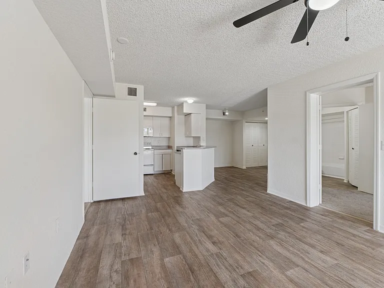 Waverly Apartments — Photo 17