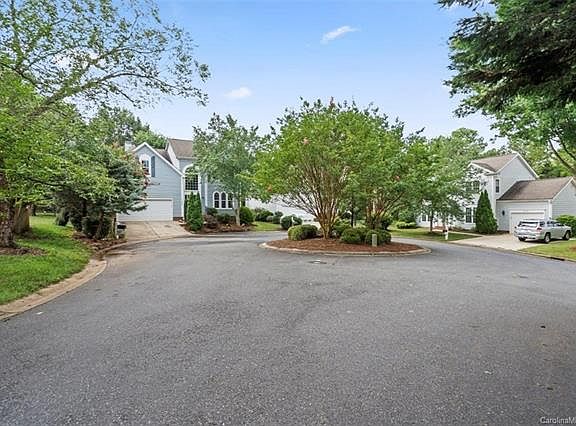 3rd image of 6322 Rosebriar Ln