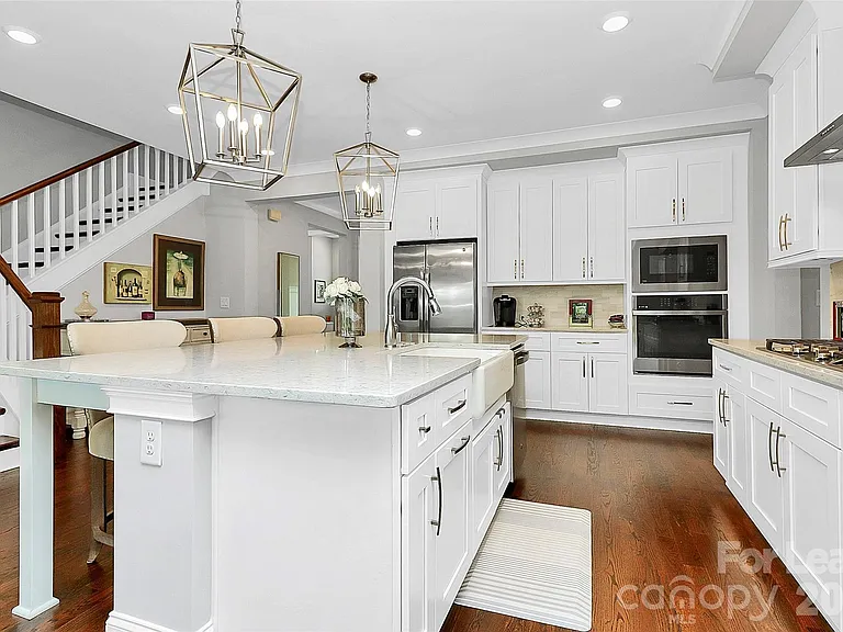 136 Preston Rd — Photo 6