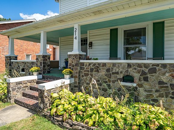 3rd image of 214 Clinchfield Ave