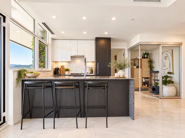 5333 Goring St #2709, Burnaby, BC V5B 0B6