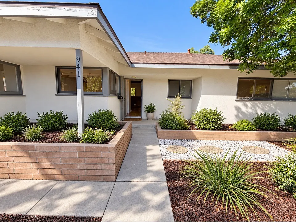 941 Hillvale Dr