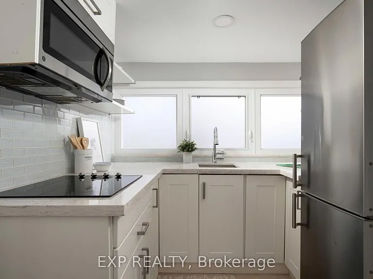 8 Springhurst Ave — Photo 3