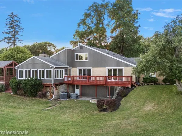 291 N Baldwin Rd, Clarkston, MI 48348