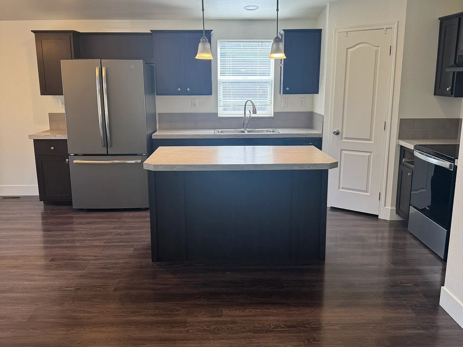 3 bed, 1404 sqft, $2,600 — Photo 4
