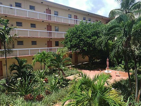 5th image of 8101 Camino Real #C-202