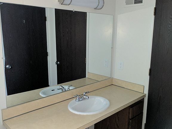 5th image of 212 E Elmwood Ave APT 203