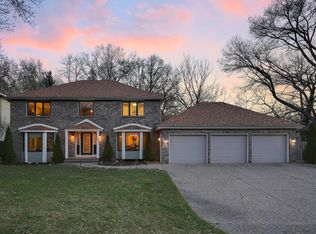105 Krestwood Dr, Burnsville, MN 55337