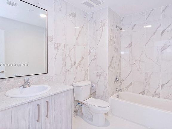 5th image of 10950 NW 82nd St Unit 408