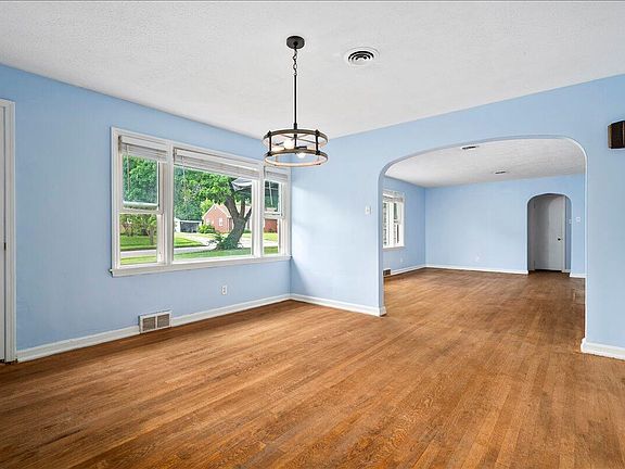 5th image of 2333 Southview Dr