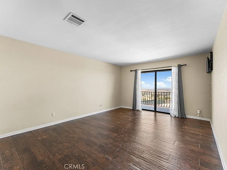 1055 Lakeview Dr — Photo 41