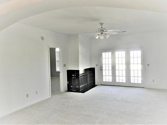 4th image of 100 Woodland Dr N APT 2A