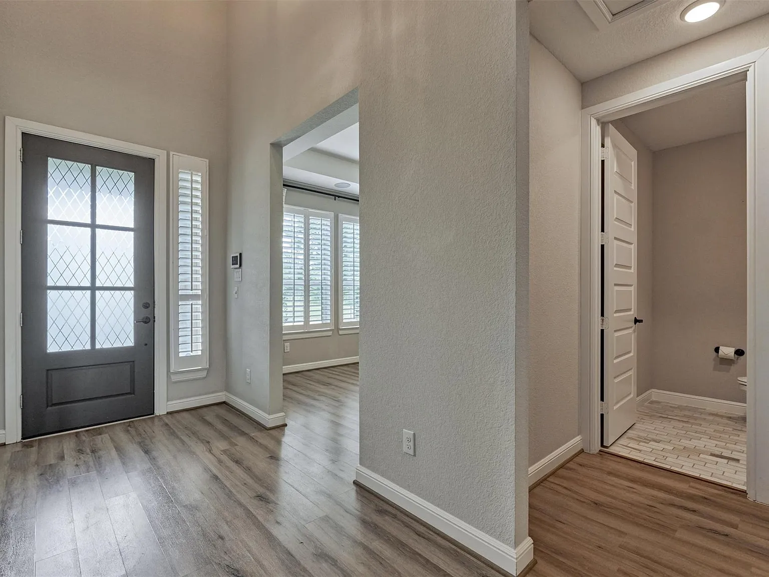 4 bed, 3.5 bath, 3264 sqft, $4,400 — Photo 4