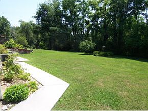 4th image of 405 Knob Hill Dr