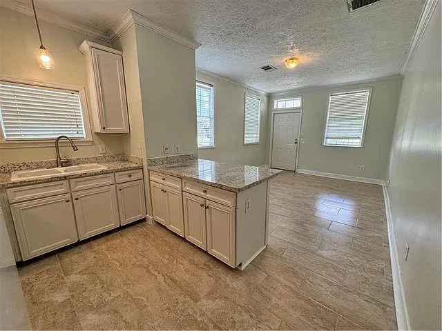 3 bed, 2.0 bath, 1000 sqft, $1,450 — Photo 3