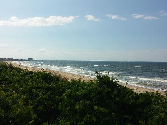 3rd image of 1942 E Ocean View Ave