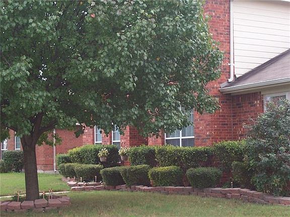 3rd image of 305 Laramie Ln