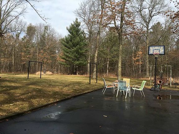 2nd image of 1058 Blueberry Ln