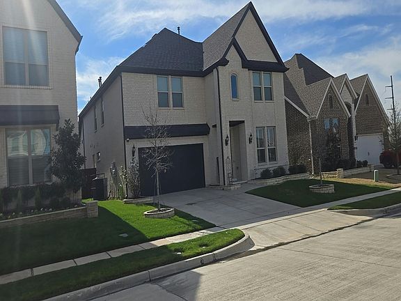 3rd image of 1043 Manchester Dr
