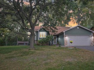 1356 Granite Ln N, Oakdale, MN 55128