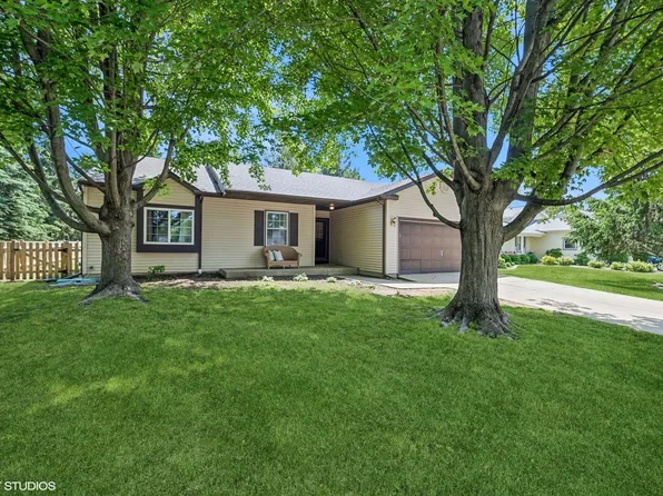 204 Barnwood Trl, McHenry, IL 60050