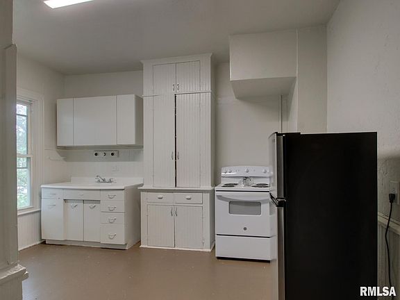 3rd image of 537 Locust St
