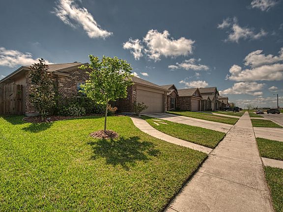 2nd image of 3918 Las Bahias Dr